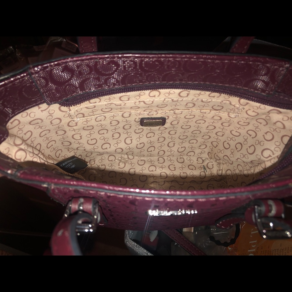 Guess purse - Picture 3 of 4